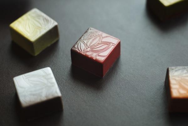 同僚や先輩へのバレンタインは、鉛筆や消しゴムをかたどったステーショナリーチョコを。アンダーズ 東京のバレンタイン＆ホワイトデー