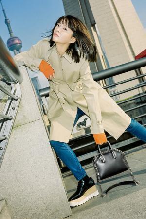 ステラ マッカートニーの「ONE CITY, ONE GIRL」シリーズ、最新作は“上海”を舞台にスタイリストのフィル シャオ バイを起用