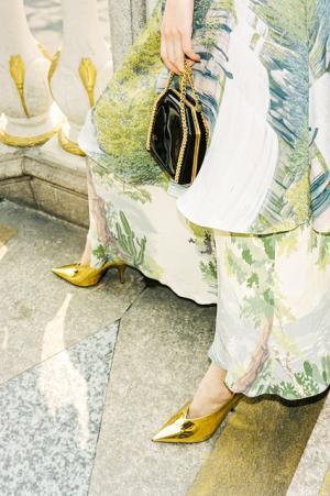 ステラ マッカートニーの「ONE CITY, ONE GIRL」シリーズ、最新作は“上海”を舞台にスタイリストのフィル シャオ バイを起用