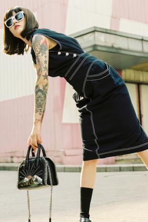 ステラ マッカートニーの「ONE CITY, ONE GIRL」シリーズ、最新作は“上海”を舞台にスタイリストのフィル シャオ バイを起用