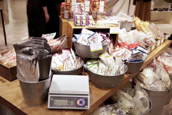 カルビーと三越伊勢丹が協業！伊勢丹新宿店に期間限定お菓子ショップ登場、キョロちゃんやかっぱえびくんも来店