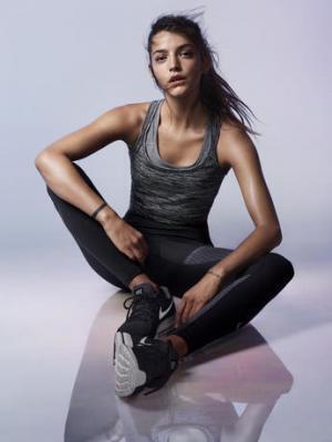 ナイキから、運動効率を高めるゾーナル ストレングス タイツが登場。日本人アスリートとして菅原小春がイメージビジュアルに