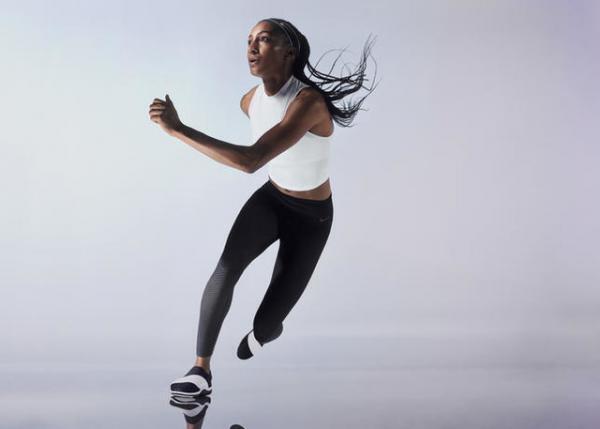ナイキから、運動効率を高めるゾーナル ストレングス タイツが登場。日本人アスリートとして菅原小春がイメージビジュアルに