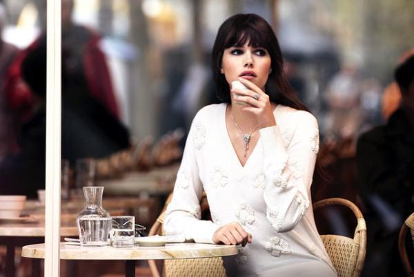 シャネルが、アイコニックな“カメリアの花”をモチーフにした新作ジュエリーを発売