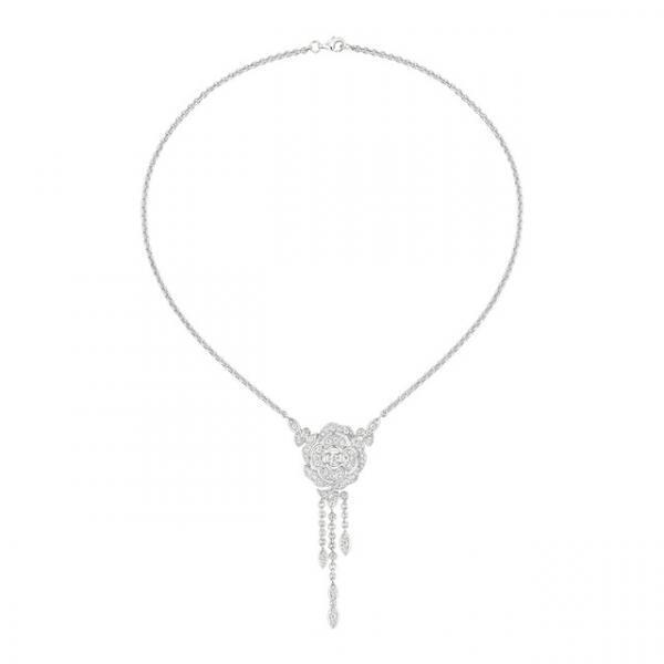 シャネルが、アイコニックな“カメリアの花”をモチーフにした新作ジュエリーを発売