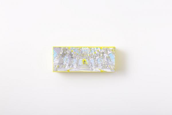 ピエール・エルメ・パリのホワイトデーは、ニコラ・ビュフの限定ボックスにハートのマカロンを詰めて