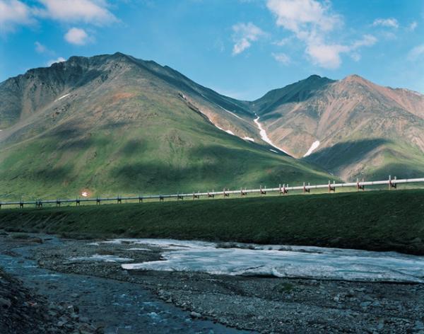 全長1,280kmを縦断するパイプラインを追いかけた石塚元太良の写真展が開催