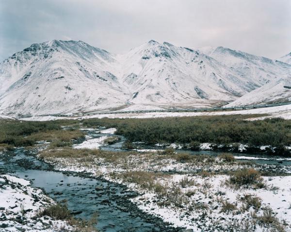 全長1,280kmを縦断するパイプラインを追いかけた石塚元太良の写真展が開催