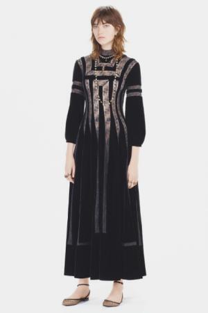 ディオールがネオ・ボヘミアンたちにインスピレーションを受けた2017年フォールコレクションを発表