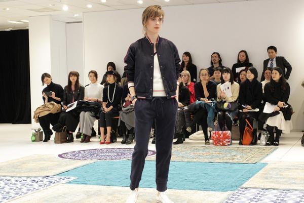 ユニクロ×イネス・ド・ラ・フレサンジュ2017春夏コレクションショー開催、テーマは南仏の港町“マルセイユ”