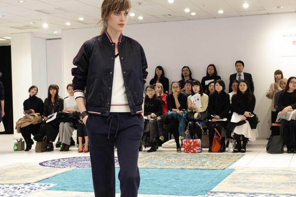 ユニクロ×イネス・ド・ラ・フレサンジュ2017春夏コレクションショー開催、テーマは南仏の港町“マルセイユ”