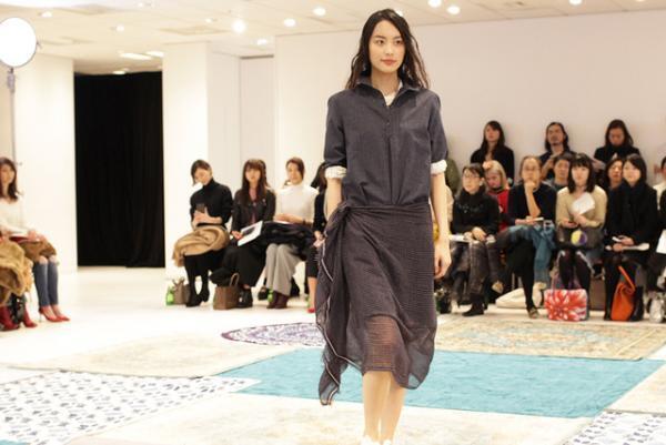 ユニクロ×イネス・ド・ラ・フレサンジュ2017春夏コレクションショー開催、テーマは南仏の港町“マルセイユ”