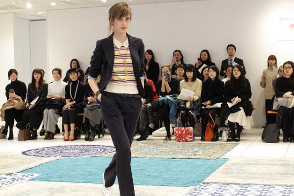 ユニクロ×イネス・ド・ラ・フレサンジュ2017春夏コレクションショー開催、テーマは南仏の港町“マルセイユ”