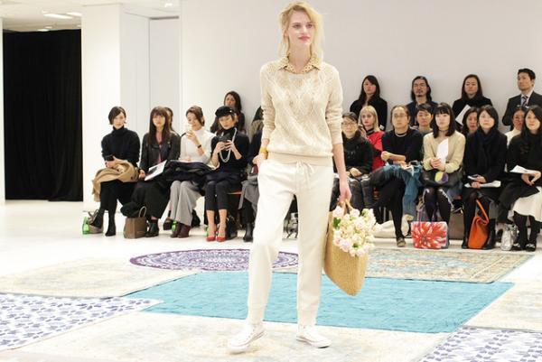 ユニクロ×イネス・ド・ラ・フレサンジュ2017春夏コレクションショー開催、テーマは南仏の港町“マルセイユ”