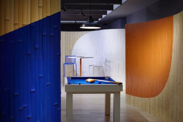 エルメス祇園店に京都の歴史的な街並みが出現。マーブル模様が特徴的な日本限定ペンダントも発売