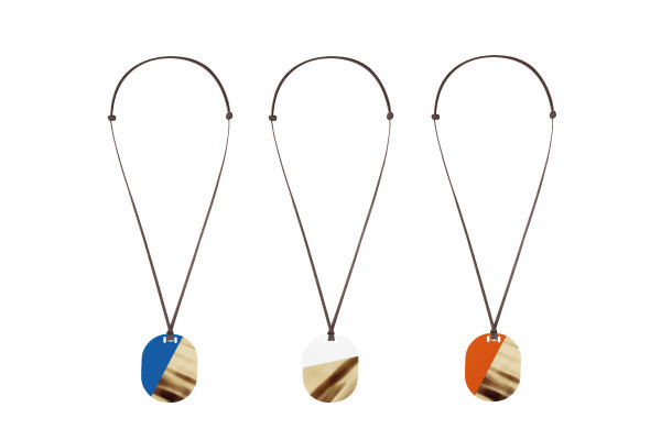 エルメス祇園店に京都の歴史的な街並みが出現。マーブル模様が特徴的な日本限定ペンダントも発売