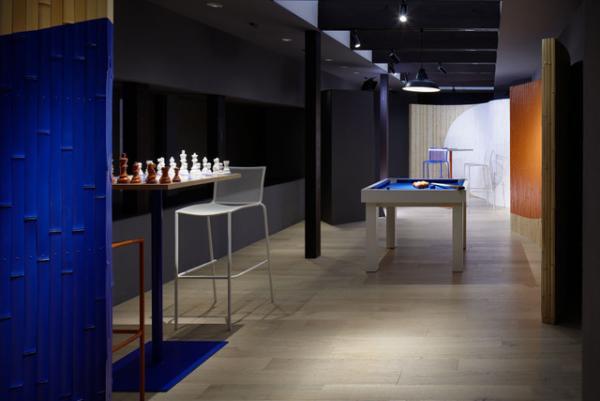 エルメス祇園店に京都の歴史的な街並みが出現。マーブル模様が特徴的な日本限定ペンダントも発売