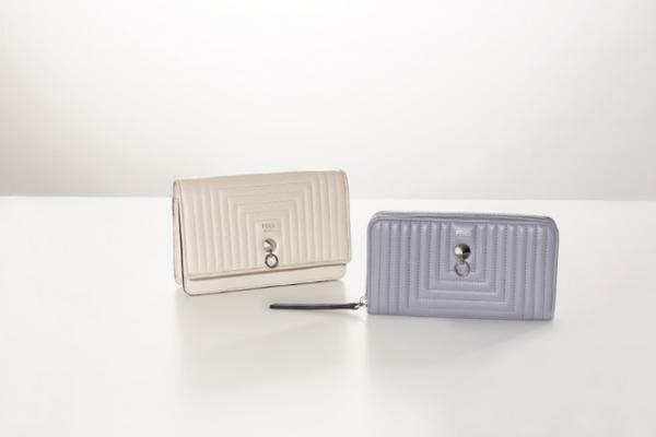 フェンディの「ドットコム」に、ウォレットやチェーンポシェットのスモールレザーグッズが登場