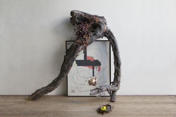 いけばな教授者の渡来徹とアーティスト村上周が、いけばなと絵画の展示をBRICK &amp; MORTARで開催