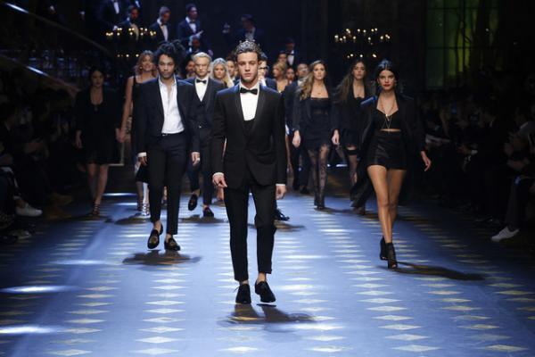 ディランの孫も登場、ミレニアルズ集め、圧巻のドルチェ＆ガッバーナワールド【2017-18秋冬メンズ】