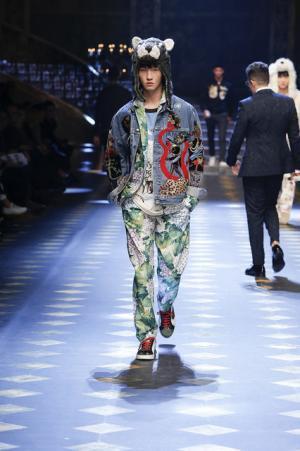 ディランの孫も登場、ミレニアルズ集め、圧巻のドルチェ＆ガッバーナワールド【2017-18秋冬メンズ】