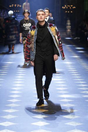 ディランの孫も登場、ミレニアルズ集め、圧巻のドルチェ＆ガッバーナワールド【2017-18秋冬メンズ】