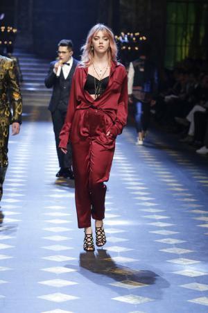 ディランの孫も登場、ミレニアルズ集め、圧巻のドルチェ＆ガッバーナワールド【2017-18秋冬メンズ】