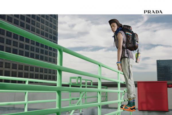 プラダの新広告キャンペーンでアプローチを一新、メンズの主役はジュード・ロウ