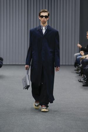 ワークウエアをオマージュしたバレンシアガのビッグ＆ナロー【2017-18秋冬メンズ】