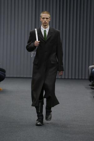 ワークウエアをオマージュしたバレンシアガのビッグ＆ナロー【2017-18秋冬メンズ】