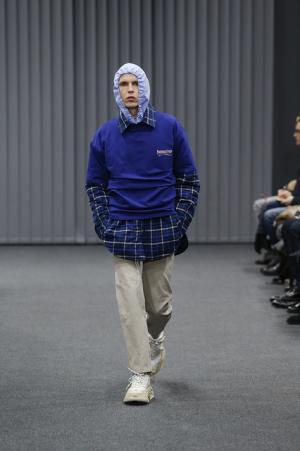 ワークウエアをオマージュしたバレンシアガのビッグ＆ナロー【2017-18秋冬メンズ】