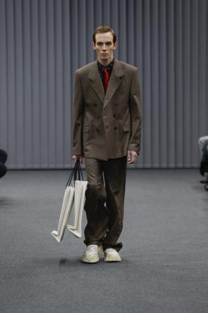 ワークウエアをオマージュしたバレンシアガのビッグ＆ナロー【2017-18秋冬メンズ】