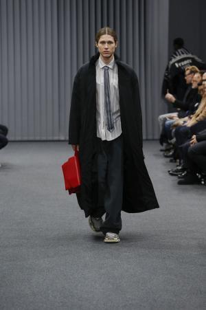 ワークウエアをオマージュしたバレンシアガのビッグ＆ナロー【2017-18秋冬メンズ】