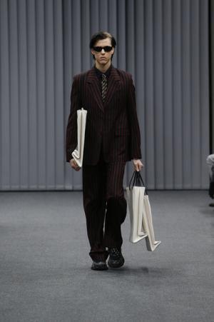 ワークウエアをオマージュしたバレンシアガのビッグ＆ナロー【2017-18秋冬メンズ】