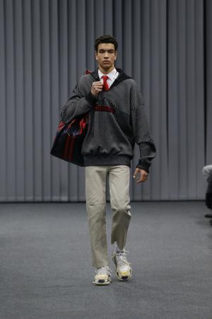 ワークウエアをオマージュしたバレンシアガのビッグ＆ナロー【2017-18秋冬メンズ】