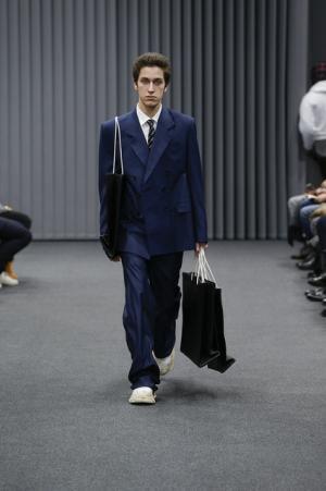 ワークウエアをオマージュしたバレンシアガのビッグ＆ナロー【2017-18秋冬メンズ】