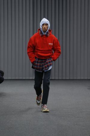 ワークウエアをオマージュしたバレンシアガのビッグ＆ナロー【2017-18秋冬メンズ】