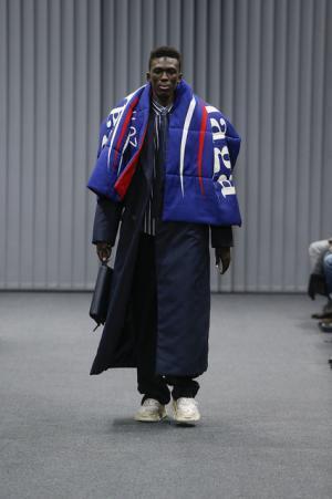 ワークウエアをオマージュしたバレンシアガのビッグ＆ナロー【2017-18秋冬メンズ】