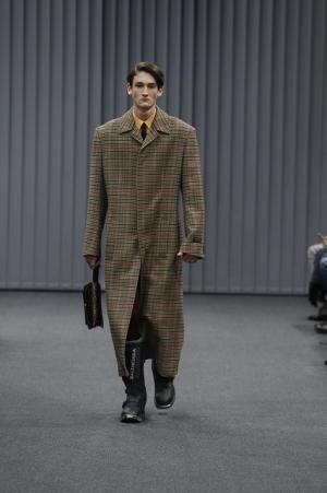 ワークウエアをオマージュしたバレンシアガのビッグ＆ナロー【2017-18秋冬メンズ】