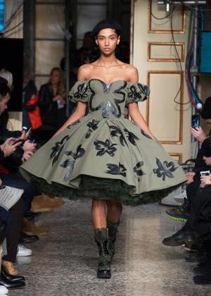 ラグジュアリーなミリタリーで魅せたモスキーノの宇宙大戦争【2017-18秋冬コレクション】