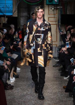 ラグジュアリーなミリタリーで魅せたモスキーノの宇宙大戦争【2017-18秋冬コレクション】