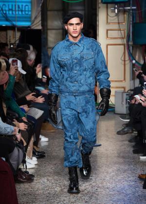 ラグジュアリーなミリタリーで魅せたモスキーノの宇宙大戦争【2017-18秋冬コレクション】