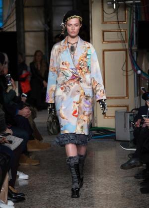 ラグジュアリーなミリタリーで魅せたモスキーノの宇宙大戦争【2017-18秋冬コレクション】