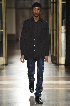 ウォールズ・ボナー、人種も性別も曖昧に。ラグジュアリーとアフリカンテイストを融合【2017-18秋冬コレクション】