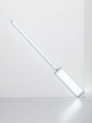 エスパス ルイ・ヴィトン東京で、“光”のアートに生涯を捧げたダン・フレイヴィン展が開催