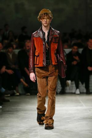 70年代カルチャーへのオマージュを共有したプラダ【2017-18秋冬コレクション】