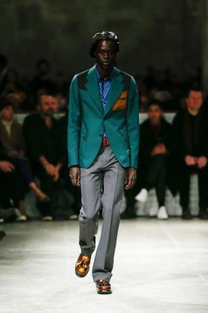 70年代カルチャーへのオマージュを共有したプラダ【2017-18秋冬コレクション】