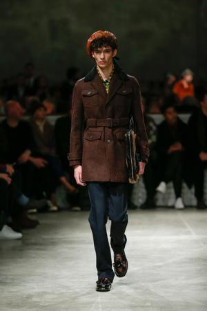 70年代カルチャーへのオマージュを共有したプラダ【2017-18秋冬コレクション】