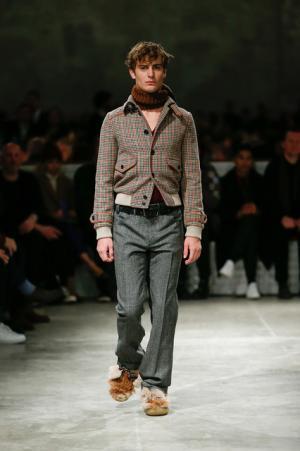 70年代カルチャーへのオマージュを共有したプラダ【2017-18秋冬コレクション】