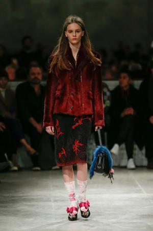 70年代カルチャーへのオマージュを共有したプラダ【2017-18秋冬コレクション】